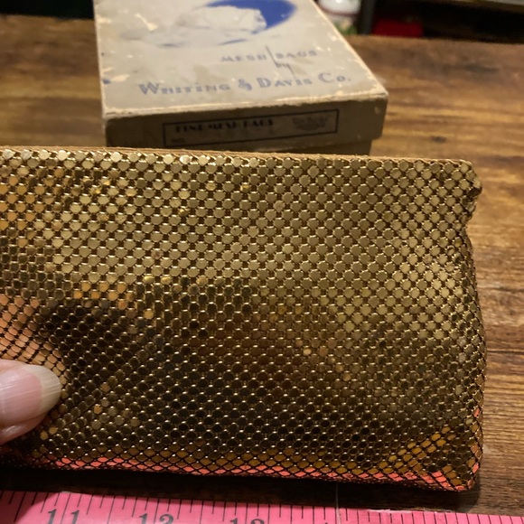 Vintage Whiting & Davis gold mesh clutch/purse - Picture 8 of 10